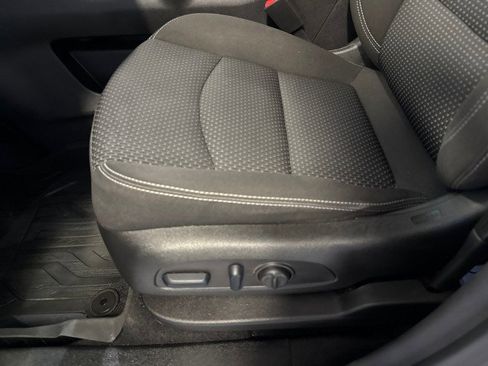 Used 2023 GMC Terrain SLE w/ Driver Convenience Package image 17