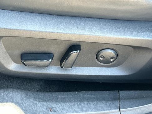 Used 2023 Mitsubishi Outlander SE image 18