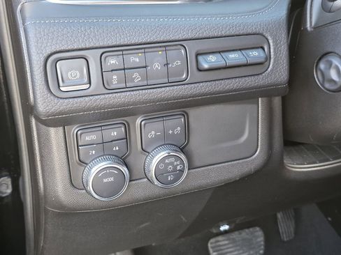 Used 2021 GMC Yukon Denali image 18