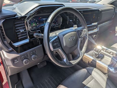 Used 2024 Chevrolet Silverado 1500 LT Trail Boss w/ LT Trail Boss Premium Package AWD/4WD image 17