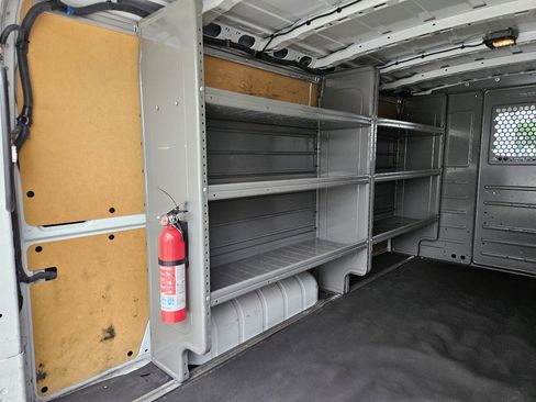 Used 2019 Nissan NV 2500 SV image 17