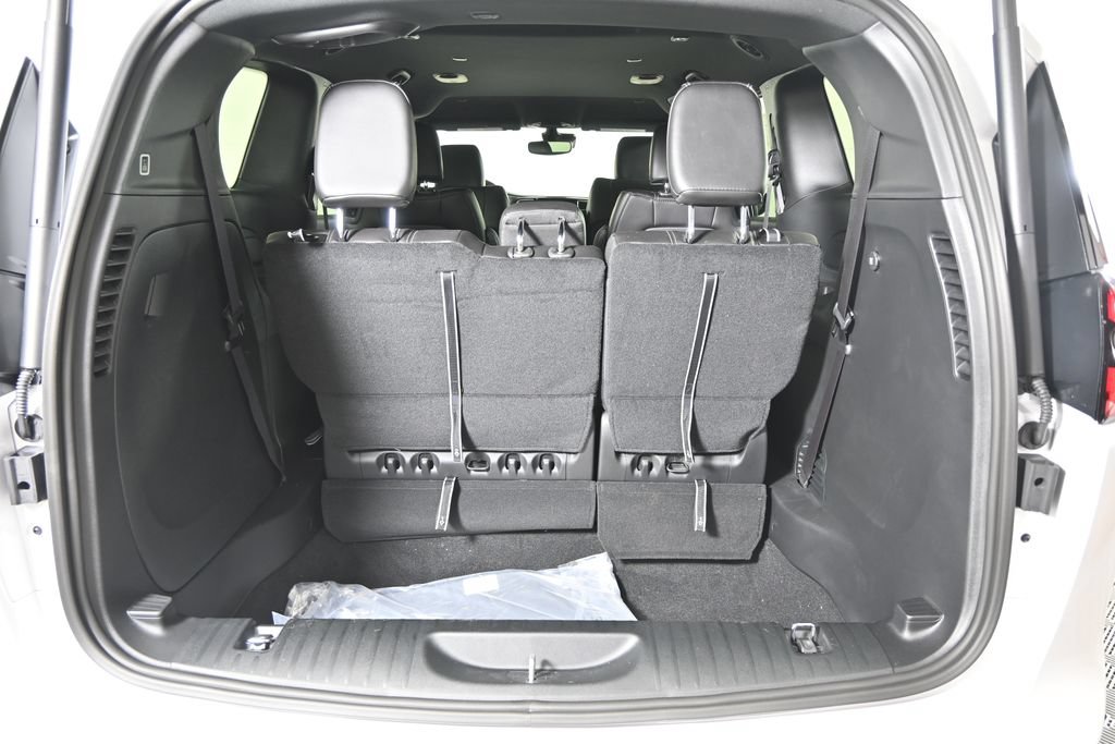 New 2027 Chrysler Pacifica Select AWD/4WD image 18