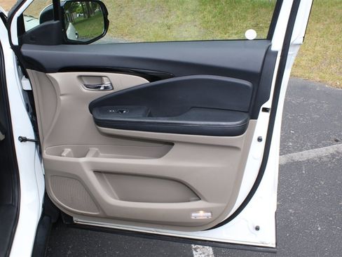 Used 2018 Honda Pilot Elite image 16