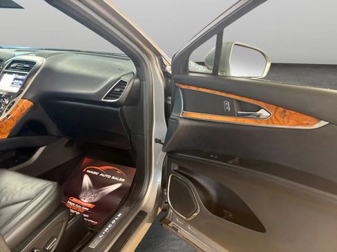 Used 2017 Lincoln MKX Reserve w/ Lincoln MKX Climate Package AWD/4WD image 19