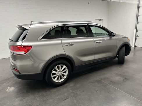 Used 2017 Kia Sorento FWD w/ LX Convenience Package image 8