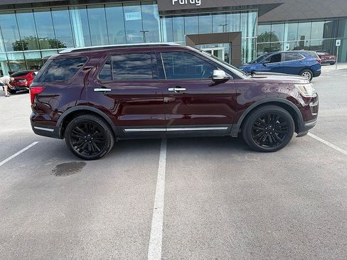 Used 2018 Ford Explorer Platinum AWD/4WD image 4
