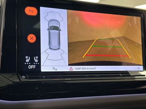 New 2025 Volkswagen Atlas Peak Edition SE image 18