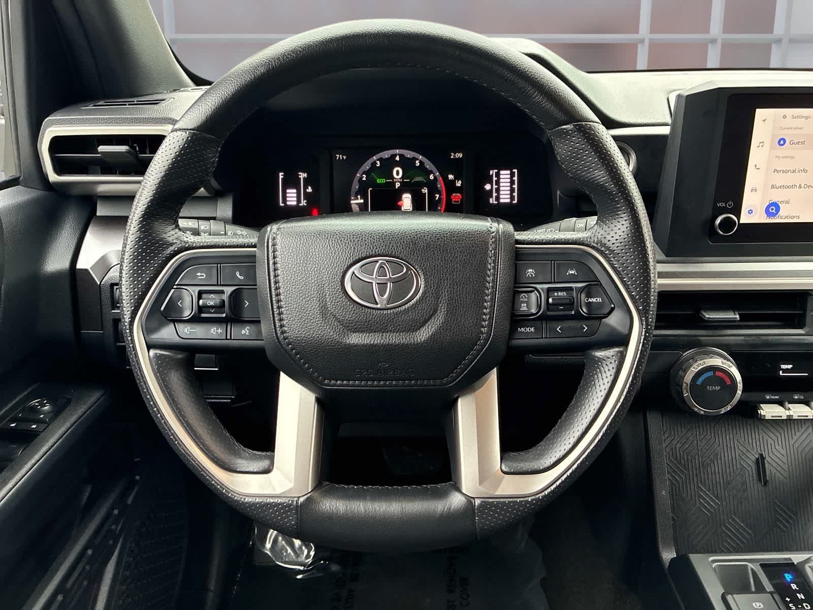 Used 2025 Toyota 4Runner SR5 AWD/4WD image 28