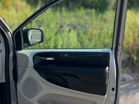 Used 2019 Dodge Grand Caravan SE image 29