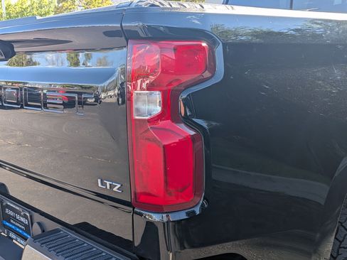 Used 2023 Chevrolet Silverado 1500 LTZ w/ Technology Package AWD/4WD image 11