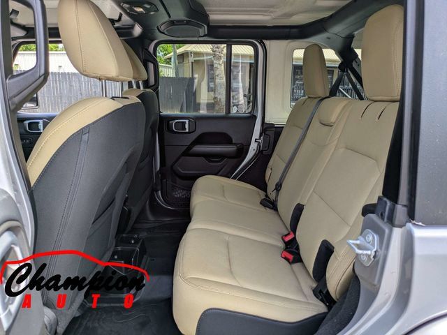 Used 2018 Jeep Wrangler Unlimited Sahara AWD/4WD image 17
