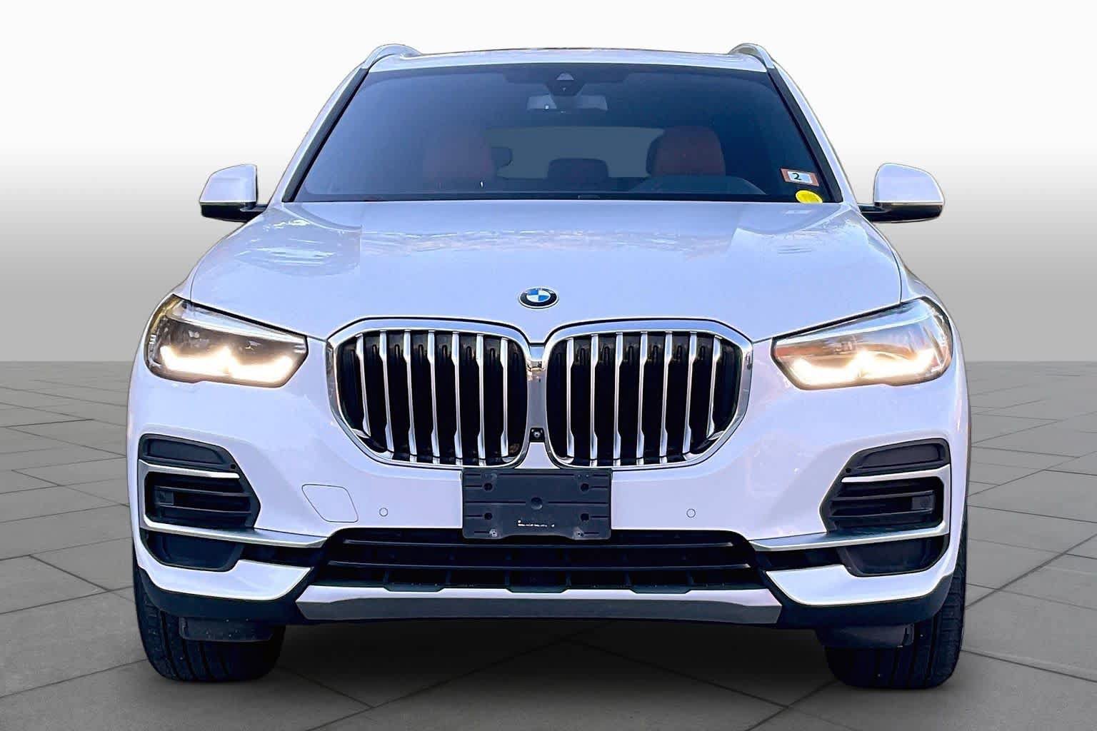 Used 2022 BMW X5 xDrive40i w/ Luxury Seating Package AWD/4WD image 3