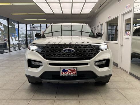 Used 2023 Ford Explorer XLT w/ Equipment Group 202A AWD/4WD image 2