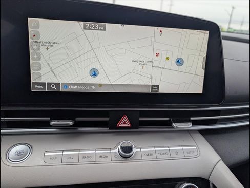 Used 2023 Hyundai Elantra Limited image 13