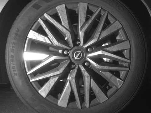 Used 2025 Nissan Altima 2.5 SV FWD image 13