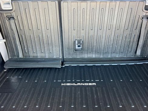 Used 2023 Toyota Highlander Limited AWD/4WD image 17
