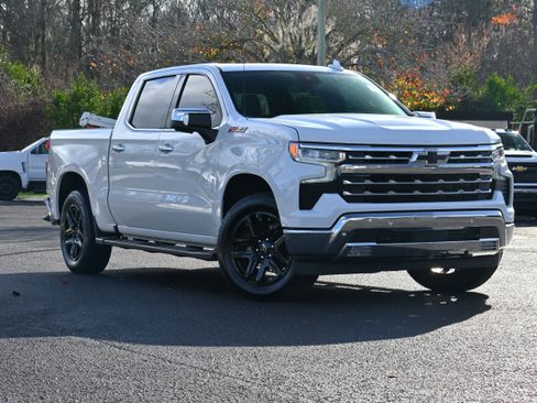 Used 2022 Chevrolet Silverado 1500 LTZ w/ LTZ Premium Package image 2