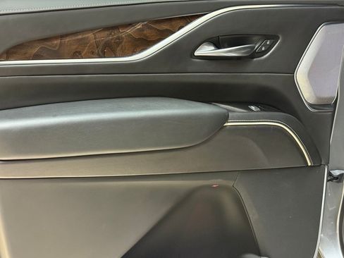 Used 2021 Cadillac Escalade ESV Premium Luxury Platinum image 44