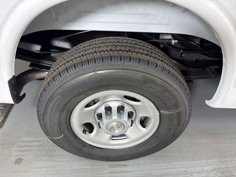 New 2026 Chevrolet Express 2500 image 12