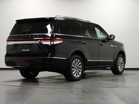 Used 2023 Lincoln Navigator 2WD image 4
