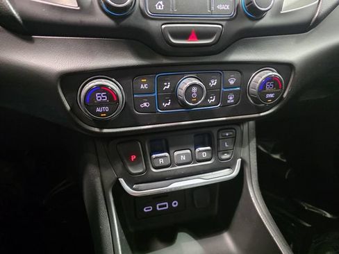 Certified 2020 GMC Terrain SLT FWD image 20