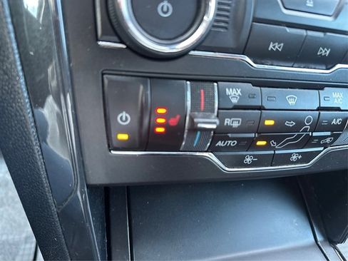 Used 2018 Ford Explorer XLT w/ Equipment Group 202A image 41