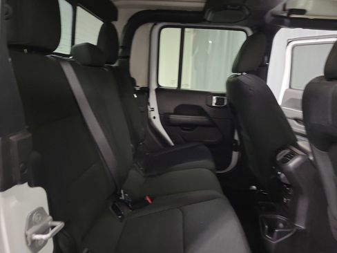 Used 2020 Jeep Gladiator Overland AWD/4WD image 31