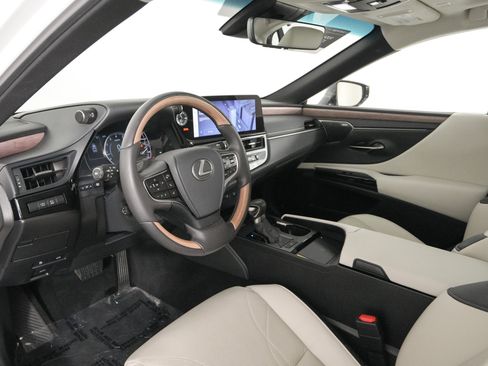Certified 2025 Lexus ES 350 Ultra Luxury image 10