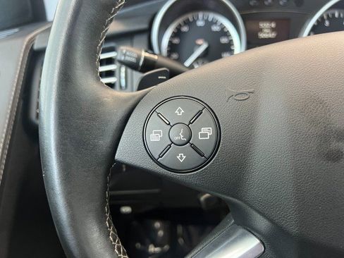 Used 2011 Mercedes-Benz R 350 4MATIC image 26
