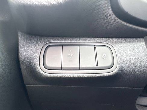 Used 2024 Hyundai Venue SEL FWD image 25