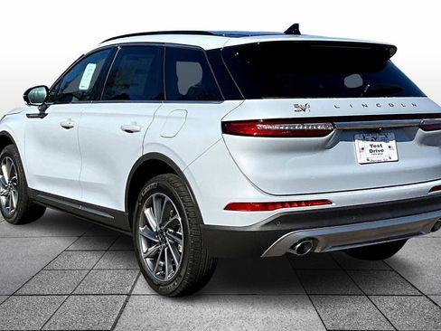 New 2026 Lincoln Corsair Premiere image 3