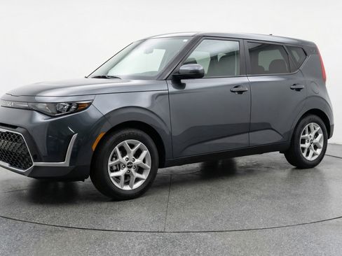 Used 2025 Kia Soul LX w/ LX Technology Package image 3
