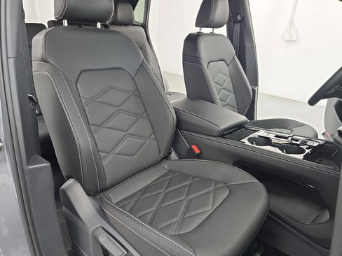 Used 2025 Volkswagen Atlas Cross Sport SE w/ Panoramic Sunroof Package FWD image 10
