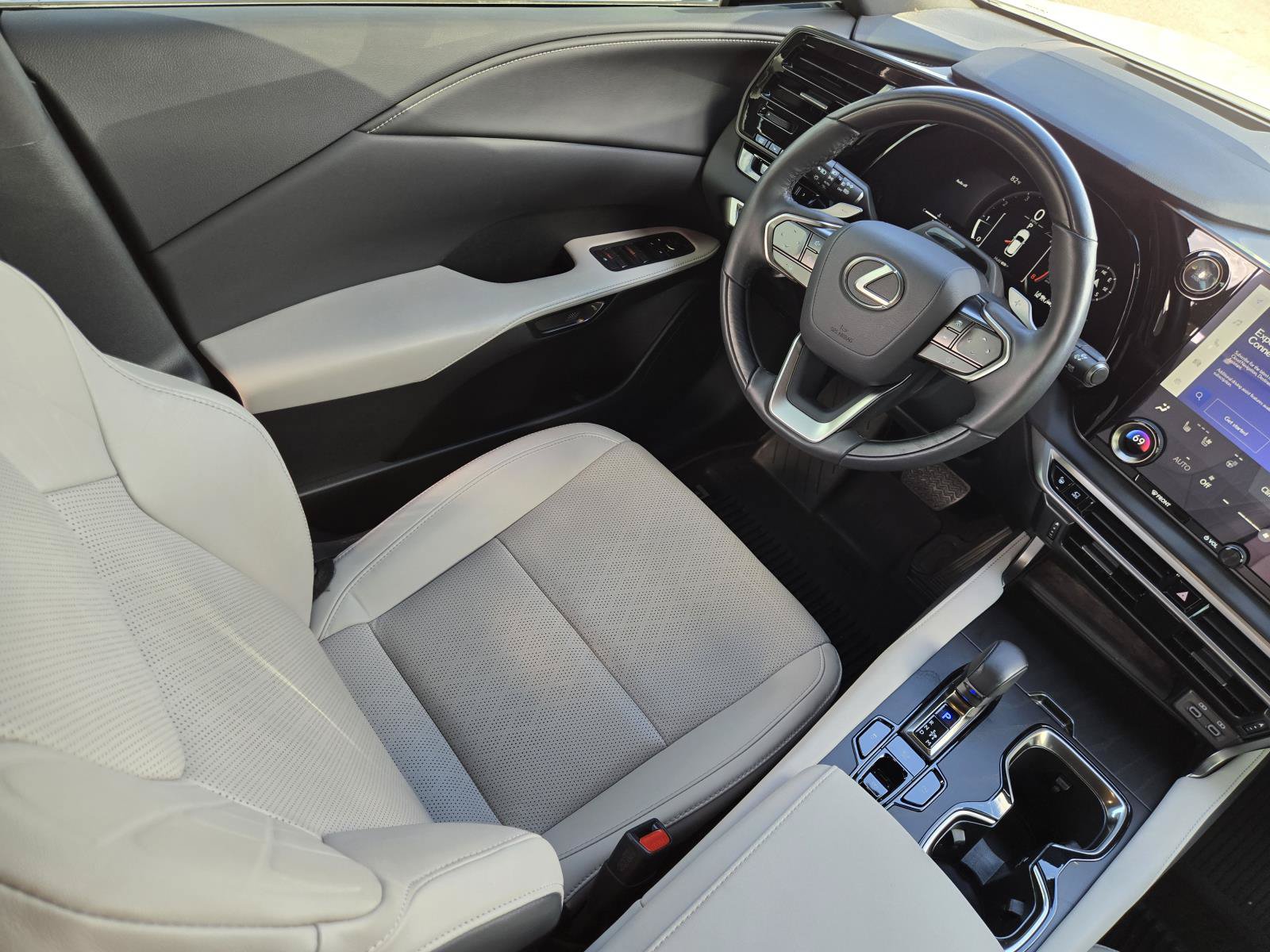 Used 2025 Lexus RX 350 Premium Plus w/ Convenience Package FWD image 18