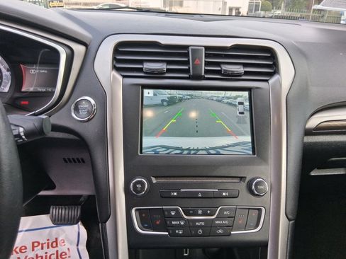 Used 2018 Ford Fusion SE w/ Equipment Group 602A FWD image 13