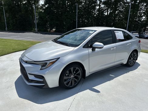 Certified 2026 Toyota Corolla SE FWD image 5