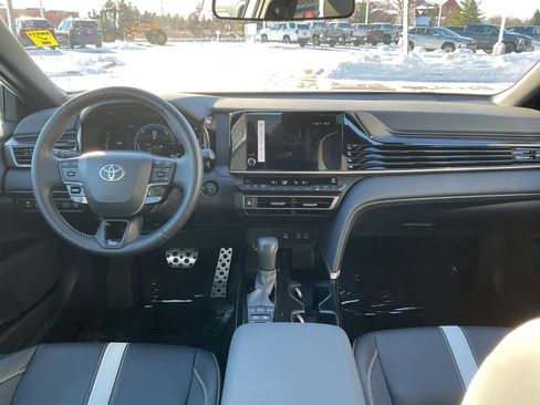 Used 2025 Toyota Camry SE image 15
