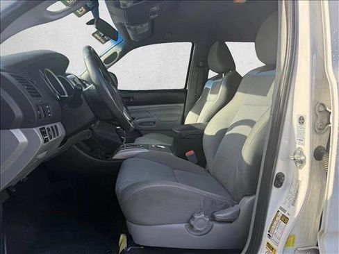 Used 2014 Toyota Tacoma PreRunner image 10