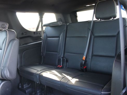 Used 2023 Chevrolet Suburban Premier image 31