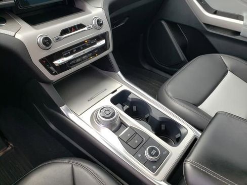 Used 2023 Ford Explorer XLT w/ Equipment Group 202A image 27