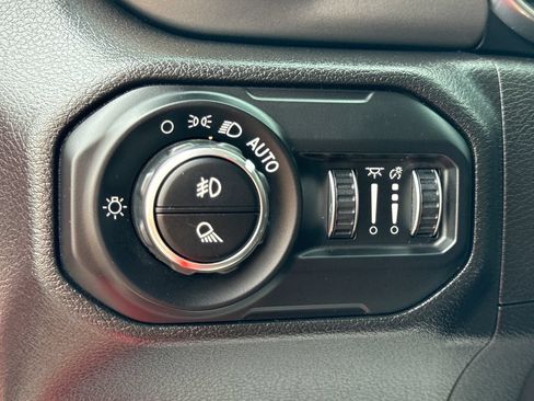 Used 2022 Jeep Gladiator Sport AWD/4WD image 16