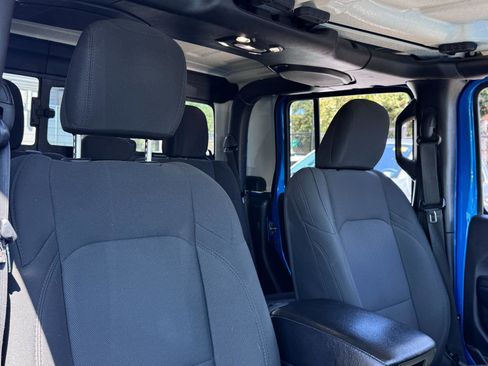 Used 2021 Jeep Gladiator Willys image 26