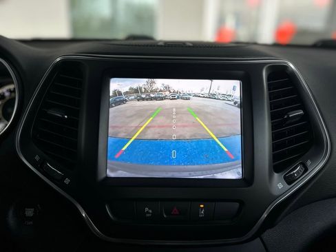 Used 2022 Jeep Cherokee Latitude Lux w/ Sun & Sound Group image 18