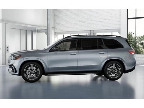 Used 2025 Mercedes-Benz GLS 450 4MATIC image 35