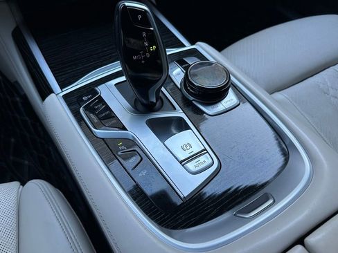 Used 2020 BMW 750i xDrive w/ Executive Package image 49