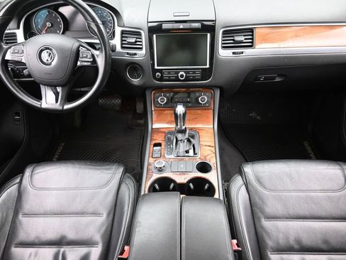 Used 2011 Volkswagen Touareg VR6 AWD/4WD image 16