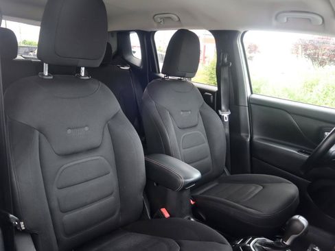 Used 2017 Jeep Renegade Altitude AWD/4WD image 37