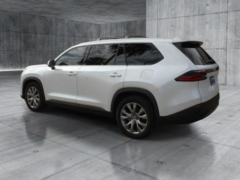 Used 2025 Toyota Grand Highlander FWD image 3