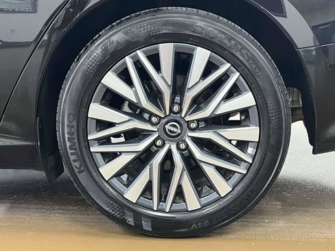 Used 2025 Nissan Altima 2.5 SV FWD image 12