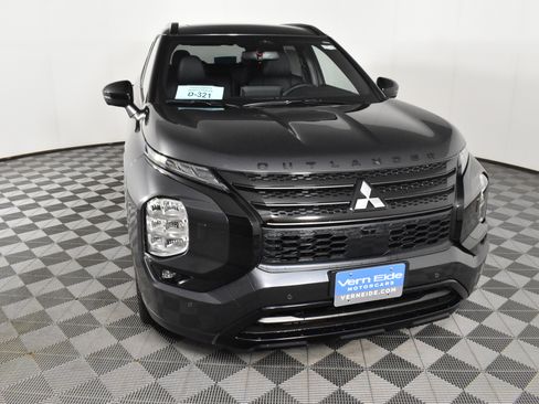 Used 2025 Mitsubishi Outlander SEL Black Edition image 3
